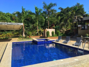 Studio-Type Villa for 8pax + Pool(Exclusive) + Netflix + Wifi